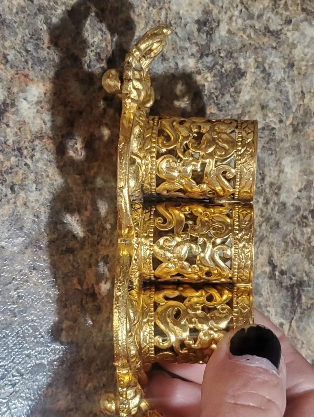 VINTAGE FILIGREE MATSON STYLBUILT GOLD TONE LIPSTICK HOLDER. HOLDS 3. Glam